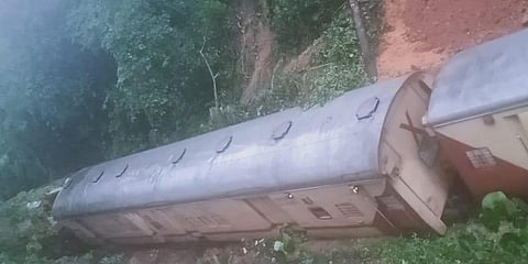 ಹಳಿ ತಪ್ಪಿದ ರೈಲು