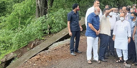 ಪ್ರವಾಹ ಪರಿಸ್ಥಿತಿ ಪರಿಶೀಲನೆ ನಡೆಸುತ್ತಿರುವ ಸಿಎಂ ಬೊಮ್ಮಾಯಿ