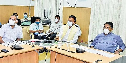ಬಿಬಿಎಂಪಿ ಅಧಿಕಾರಿಗಳೊಂದಿಗೆ ಸಚಿವ ಆರ್.ಅಶೋಕ್