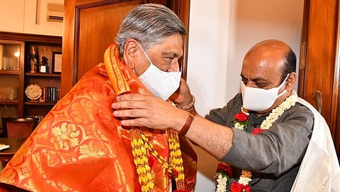 ಮುಖ್ಯಮಂತ್ರಿ ಬಸವರಾಜ ಬೊಮ್ಮಾಯಿಯವರು ಬಿಜೆಪಿ ಹಿರಿಯ ನಾಯಕ ಎಸ್ ಎಂ ಕೃಷ್ಣ ಅವರನ್ನು ಬೆಂಗಳೂರಿನ ಅವರ ನಿವಾಸದಲ್ಲಿ ಭೇಟಿ ಮಾಡಿದ್ದ ಸಂದರ್ಭ