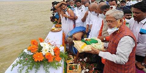 ತುಂಗಭದ್ರಾ ಜಲಾಶಯಕ್ಕೆ ಬಾಗಿನ ಆರ್ಪಿಸಿದ ಸಚಿವ ಗೋವಿಂದ ಕಾರಜೋಳ