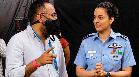 ತೇಜಸ್ ಸಿನಿಮಾ ಸೆಟ್ ನಲ್ಲಿ ನಿರ್ದೇಶಕರ ಜೊತೆ ಕಂಗನಾ ರಣಾವತ್