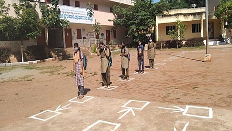 ಇಂದು ಹುಬ್ಬಳ್ಳಿಯಲ್ಲಿ ಮಕ್ಕಳು ಶಾಲೆಗೆ ಬಂದ ರೀತಿ