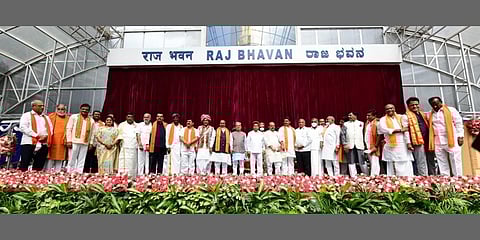 ಹೊಸ ಸಚಿವರ ಪ್ರಮಾಣ ವಚನ ಸ್ವೀಕಾರದ ನಂತರ ಗ್ರೂಪ್ ಫೋಟೊ