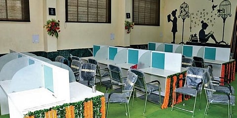 ಗ್ರಂಥಾಲಯದ ಒಳಾಂಗಣ
