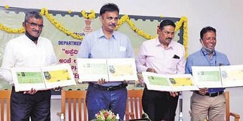 ಪೋಸ್ಟ್ ಕವರ್ ಬಿಡುಗಡೆ