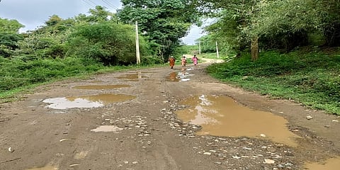 ಕೆಸರು ಗದ್ದೆಯಂತಿರುವ ಚೂಡಹಳ್ಳಿ ಗ್ರಾಮದ ರಸ್ತೆ