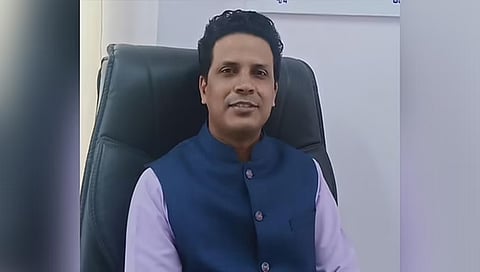ಶಿಕ್ಷಕ ಸುರೇಂದ್ರ ಸಮಗಾರ
