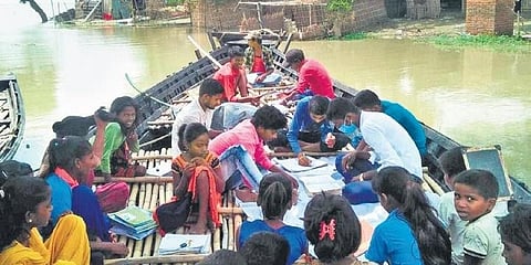 ದೋಣಿಯಲ್ಲೇ ಮಕ್ಕಳ ನಲಿ ಕಲಿ