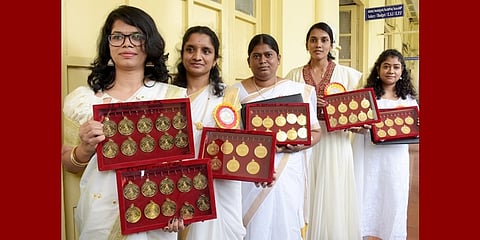 ಪದಕ ಗೆದ್ದ ಮೈಸೂರು ವಿವಿ ವಿದ್ಯಾರ್ಥಿನಿಯರು