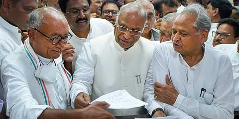 ಮಲ್ಲಿಕಾರ್ಜುನ ಖರ್ಗೆ ನಾಮಪತ್ರ ಸಲ್ಲಿಕೆ