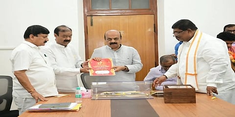 ಸಿಎಂ ಬೊಮ್ಮಾಯಿ ಜೊತೆಗೆ ಸಚಿವರಾದ ಕೆ. ಸಿ.ನಾರಾಯಣಗೌಡ, ಗೋಪಾಲಯ್ಯ ಮತ್ತಿತರರು