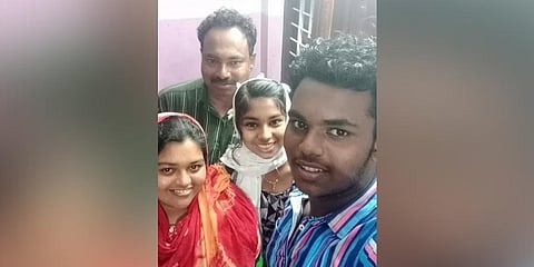 ಪೂಕುಂಜು ಅವರ ಪತ್ನಿ ಮುಮ್ತಾಜ್, ಮಗ ಮುನೀರ್ ಮತ್ತು ಮಗಳು ಮುಹ್ಸಿನಾ ಅವರೊಂದಿಗೆ