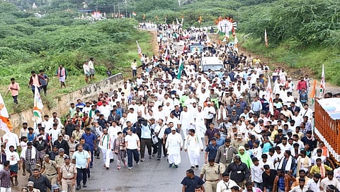 ಕಾಂಗ್ರೆಸ್ ನಾಯಕರ ಪಾದಯಾತ್ರೆ