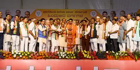 ಹಿಂದುಳಿದ ವರ್ಗಗಳ ಸಮಾವೇಶದಲ್ಲಿ ಸಿಎಂ ಬಸವರಾಜ ಬೊಮ್ಮಾಯಿ ಮತ್ತಿತರರು