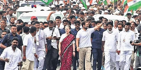 ಮಂಡ್ಯದಲ್ಲಿ ಗುರುವಾರ ಪ್ರಾರಂಭವಾದ ಭಾರತ್ ಜೋಡೋ ಯಾತ್ರೆಯಲ್ಲಿ ಸೋನಿಯಾ ಗಾಂಧಿ-ರಾಹುಲ್ ಗಾಂಧಿ