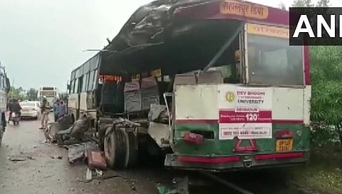ಅಪಘಾತಕ್ಕೀಡಾಗಿರುವ ಬಸ್