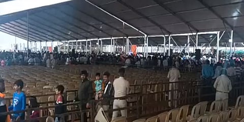 ಪ್ರಧಾನಿ ಕಾರ್ಯಕ್ರಮದಲ್ಲಿ ಖಾಲಿ ಕುರ್ಚಿಗಳು