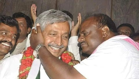 ಹೆಚ್'ಡಿ ಕುಮಾರಸ್ವಾಮಿ ಜೊತೆಗಿರುವ