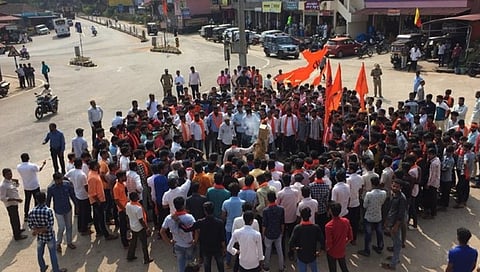 ಪ್ರತಿಭಟನಾನಿರತ ಹಿಂದೂಪರ ಸಂಘಟನೆಗಳ ಕಾರ್ಯಕರ್ತರು.