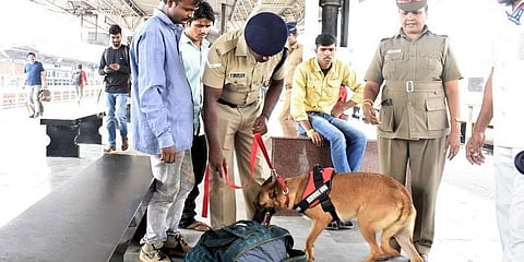 ಮಂಗಳೂರಿನಲ್ಲಿ ರೈಲ್ವೆThe probe into the November 19 explosion in Karnataka's coastal city of Mangaluru is expanding across two more southern states, as the 'global terrorist organisation-inspired' key suspect behind the blast is said to have visited Tamil N