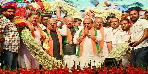 ಜನ ಸಂಕಲ್ಪ ಯಾತ್ರೆಯಲ್ಲಿ ಸಿಎಂ ಬೊಮ್ಮಾಯಿ ಮತ್ತಿತರರು