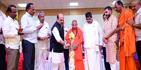 ಕಾರ್ಯಕ್ರಮವೊಂದರಲ್ಲಿ ಪಾಲ್ಗೊಂಡಿದ್ದ ಮುಖ್ಯಮಂತ್ರಿ ಬಸವರಾಜ ಬೊಮ್ಮಾಯಿ