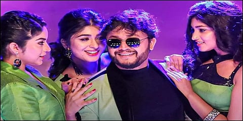 ತ್ರಿಬಲ್ ರೈಡಿಂಗ್ ಚಿತ್ರದ ದೃಶ್ಯ