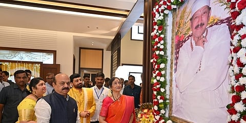 ನಟ ವಿಷ್ಣುವರ್ಧನ್ ನಿವಾಸದಲ್ಲಿ ಅವರ ಕುಟುಂಬಸ್ಥರೊಂದಿಗೆ ಸಿಎಂ ಬಸವರಾಜ ಬೊಮ್ಮಾಯಿ