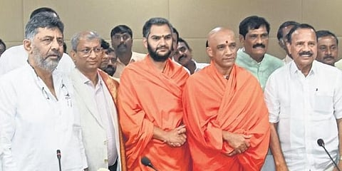 ಬೆಂಗಳೂರಿನಲ್ಲಿ ನಡೆದ ಕಾರ್ಯಕ್ರಮದಲ್ಲಿ ಒಕ್ಕಲಿಗ ಹೋರಾಟ ಸಮಿತಿ ಸದಸ್ಯರು