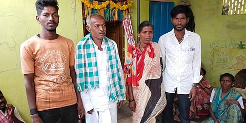 ಕುಟುಂಬ ಸದಸ್ಯರೊಂದಿಗೆ ಗಂಗಾಧರ ತಳವಾರ್