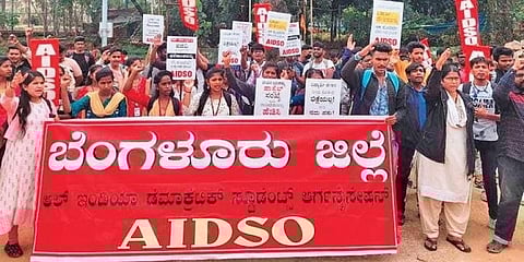 ಪ್ರತಿಭಟನಾನಿರತ ವಿದ್ಯಾರ್ಥಿಗಳು