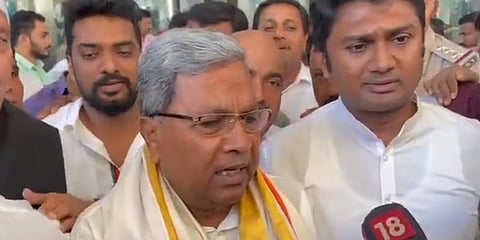 ಮಾಧ್ಯಮ ಪ್ರತಿನಿಧಿಗಳ ಜೊತೆ ಮಾತನಾಡಿದ ಸಿದ್ದರಾಮಯ್ಯ