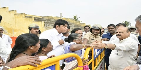 ಶಿಗ್ಗಾವಿಯಲ್ಲಿ ಸಾರ್ವಜನಿಕರಿಂದ ಅಹವಾಲು ಆಲಿಸಿದ ಮುಖ್ಯಮಂತ್ರಿ ಬಸವರಾಜ ಬೊಮ್ಮಾಯಿ