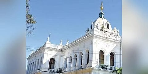 ಶಿಥಿಲಾವಸ್ಥೆ ತಲುಪಿರುವ ಕಟ್ಟಡ.