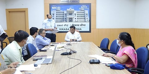 ಕೇಂದ್ರ ಆರೋಗ್ಯ ಸಚಿವರು ನಡೆಸಿದ ಎಲ್ಲಾ ರಾಜ್ಯಗಳ ಆರೋಗ್ಯ ಸಚಿವರ ವಿಡಿಯೋ ಕಾನ್ಫರೆನ್ಸ್ ನಲ್ಲಿ ಪಾಲ್ಗೊಂಡಿದ್ದ ಮಾನ್ಯ ಆರೋಗ್ಯ ಮತ್ತು ವೈದ್ಯಕೀಯ ಶಿಕ್ಷಣ ಸಚಿವ ಡಾ. ಕೆ. ಸುಧಾಕರ್