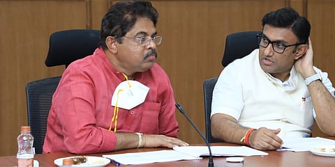 ಆರ್ ಅಶೋಕ್ ಮತ್ತು ಸಚಿವ ಸುಧಾಕರ್
