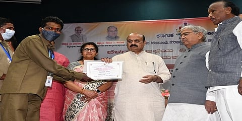 ಪೌರ ಕಾರ್ಮಿಕರಿಗೆ ನೇಮಕಾತಿ ಪತ್ರ ವಿತರಿಸಿದ ಸಿಎಂ ಬೊಮ್ಮಾಯಿ