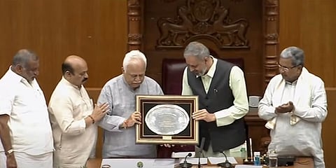 ಹಿರಿಯ ನಾಯಕ ಆರ್ ವಿ ದೇಶಪಾಂಡೆಯವರಿಗೆ 2022ನೇ ಸಾಲಿನ ಅತ್ಯುತ್ತಮ ಶಾಸಕ ಪ್ರಶಸ್ತಿಯನ್ನು ಇಂದು ಬೆಳಗಾವಿ ಅಧಿವೇಶನದಲ್ಲಿ ನೀಡಲಾಯಿತು.