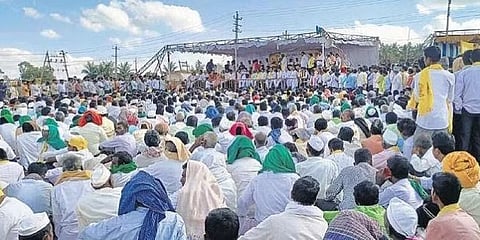 ಪ್ರತಿಭಟನಾನಿರತ ಕುರುಬ ಸಮುದಾಯದ ಸದಸ್ಯರು.