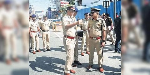 ನಗರ ಪೊಲೀಸ್ ಆಯುಕ್ತ ಸಿ.ಎಚ್.ಪ್ರತಾಪ್ ರೆಡ್ಡಿ ಬುಧವಾರ ಬ್ರಿಗೇಡ್ ರಸ್ತೆ ಪರಿಶೀಲನೆ ನಡೆಸಿದರು.