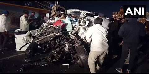 ಅಪಘಾತದಲ್ಲಿ ನಜ್ಜುಗುಜ್ಜಾದ ವಾಹನ