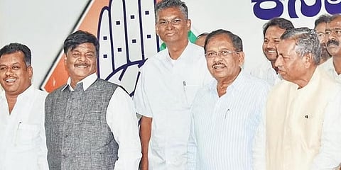 ಕಾಂಗ್ರೆಸ್ ಮುಖಂಡರಾದ ಪರಮೇಶ್ವರ ನಾಯ್ಕ್, ಎಚ್.ಕೆ.ಮಹದೇವಪ್ಪ, ಸತೀಶ್ ಜಾರಕಿಹೊಳಿ, ಡಾ.ಜಿ.ಪರಮೇಶ್ವರ, ಕಾ.ಮುನಿಯಪ್ಪ