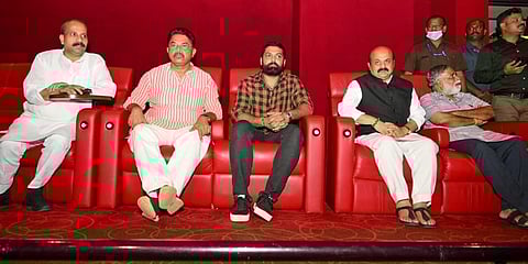 777 ಚಾರ್ಲಿ ಸಿನಿಮಾ ವೀಕ್ಷಿಸಿದ ಮುಖ್ಯಮಂತ್ರಿ ಬಸವರಾಜ ಬೊಮ್ಮಾಯಿ ಹಾಗೂ ಸಂಪುಟದ ಇತರ ಸಚಿವರು