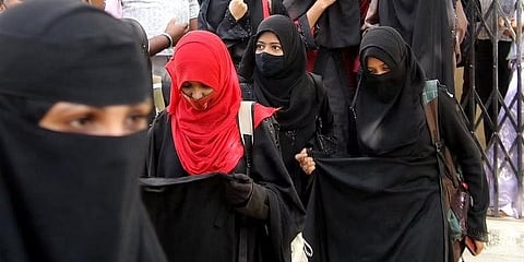 ಹಿಜಾಬ್ ಪರ ವಿದ್ಯಾರ್ಥಿನಿಯರು