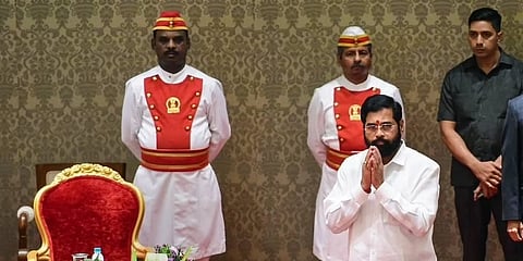 ಮುಂಬೈನ ರಾಜಭವನದಲ್ಲಿ ಮಹಾರಾಷ್ಟ್ರ ಮುಖ್ಯಮಂತ್ರಿಯಾಗಿ ಪ್ರಮಾಣ ವಚನ ಸ್ವೀಕಾರ ಸಮಾರಂಭದಲ್ಲಿ ಶಿವಸೇನೆ ನಾಯಕ ಏಕನಾಥ್ ಶಿಂಧೆ