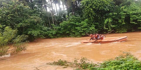 ಹಳ್ಳದಲ್ಲಿ ಶವಕ್ಕಾಗಿ ಹುಡುಕಾಟ ನಡೆಸಿದ್ದ ಸಿಬ್ಬಂದಿ