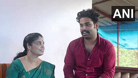 ಪರೀಕ್ಷೆ ಒಟ್ಟಿಗೆ ಬರೆದು ಪಾಸಾದ ತಾಯಿ-ಮಗ