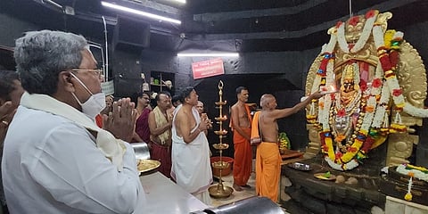 ಐತಿಹಾಸಿಕ ಬಾದಾಮಿಯ ಬನಶಂಕರಿ ದೇವಿ ಆಶೀರ್ವಾದ ಪಡೆದ ಮಾಜಿ ಸಿಎಂ ಸಿದ್ದರಾಮಯ್ಯ