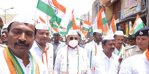 ಸ್ವಾತಂತ್ರ್ಯದ ಅಮೃತ ಮಹೋತ್ಸವ ಅಂಗವಾಗಿ ಬಾದಾಮಿಯಲ್ಲಿ ನಡೆದ ಪಾದಯಾತ್ರೆಯಲ್ಲಿ ಭಾಗವಹಿಸಿದ ಸಿದ್ದರಾಮಯ್ಯ